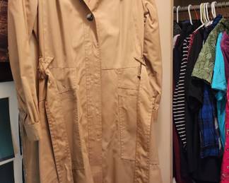 Women's clothing sizes M, L, XL (brands like Dressbarn, DIP, Chaps, Vintage, Jones Studio)