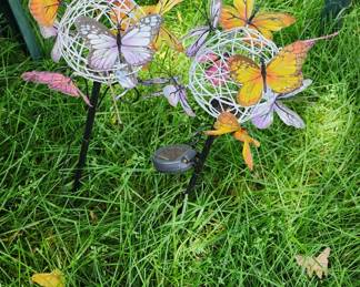 Various lawn ornaments 