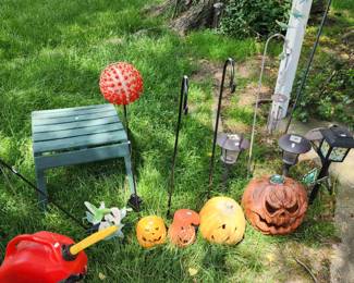 Various lawn ornaments, Gas Cans