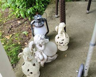 Various lawn ornaments 