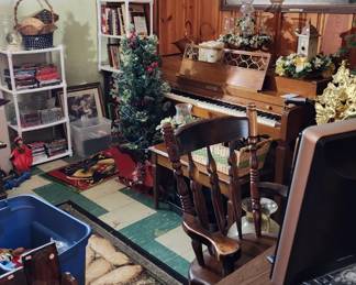 Baldwin upright piano, 
