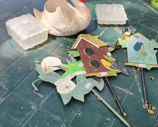Various lawn ornaments, Plastic outdoor table