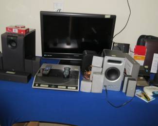 Donen Turntable, Speakers, TV