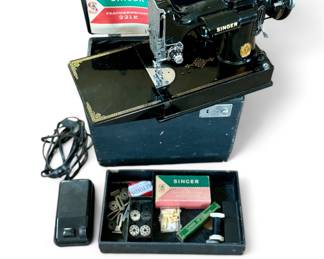 Singer Featherweight sewing machine 221K