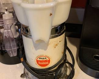 #51 vintage electric juicer as is $20.00