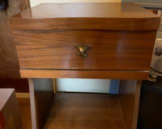 #21 Mstr Bd End Table w/1 drawer 18x15x27 $75.00