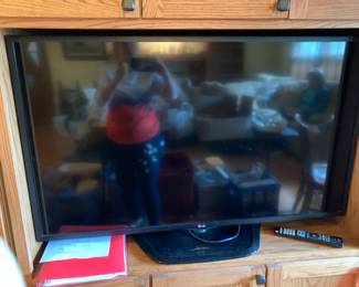 #118 LG Flat Screen TV w/remote - 50" $100.00