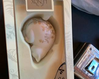 #77 Lenox Cat in Box w/gold engraving $20.00