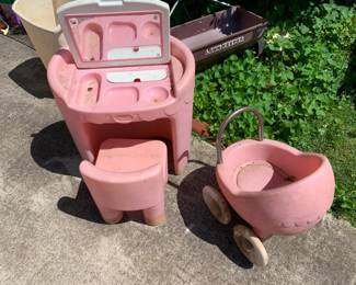 #186 vintage little tike vanity and stroller needs cleaning $30 $30.00