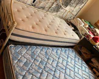 #68 Metal White Daybed w/pull out trundle w/mattress - (top mattress has stain) $175.00