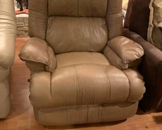 #17	big man tan leather recliner 	 $175.00 
