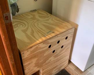 #126 hand crafted Wood Cat Liter Box - w/lift top - 24x24 $30.00