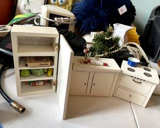 #209 doll br3 Kitchen doll house furniture 3 pieces with assoc. from Elf shelf $20.00