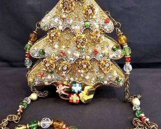 "Lake Oconee: Reynolds Landing" in Greensboro, GA. Closing on Sat 5/18 at 8p. Pickup: Mon 5/20 12-6p. Please click here to view more photos, descriptions, and current bids:&nbsp;https://ctbids.com/estate-sale/28706