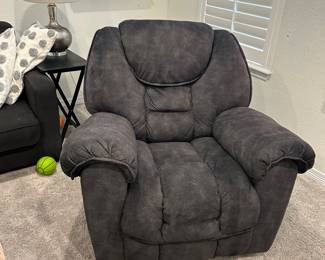 Recliner in excellent condition 