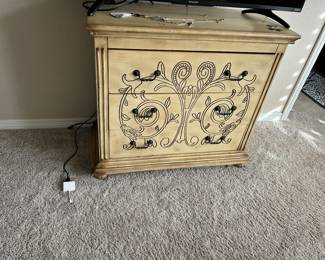 Dresser37x18x32”