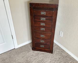 Jewelry cabinet 