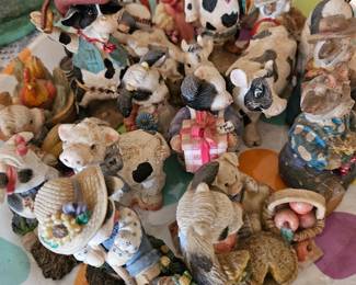 This picture doesn't give this adorable collection justice! Each piece is exquisite 