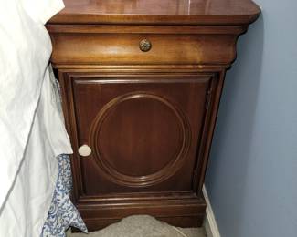 Lexington furniture nightstand 