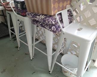 Set of 4 white metal barstools 
