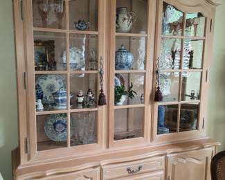 Ethan Allen china cabinet 
