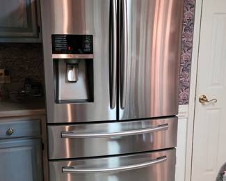 2014 Samsung Stainless refrigerator 