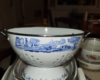 Blue Willow enamelware colander 