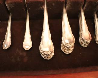 Lunt Sterling Silver Flatware Set  Modern Victorian pattern 