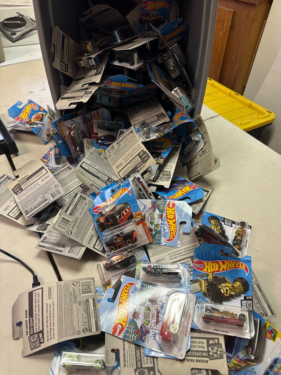 Over 500 hot wheels and matchbox cars new