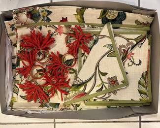 Linen Tablecloth, Napkins & Napkin Rings