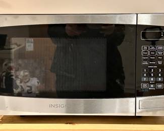 Insigna Microwave