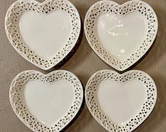 (4) Godinger & Co. Heart Plates