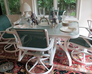 Outdoor Table & Chairs