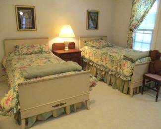 Vintage Twin Bed Set