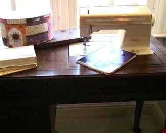 Singer Sewing Machine Futra 900