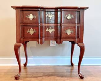 VINTAGE PENNSLYVANIA HOUSE QUEEN ANNE BLOCK FRONT CHERRY LOW BOY TABLE - NIGHTSTAND - BRASS KEY