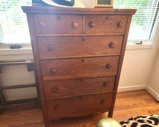 Oak Chest of Drawers
