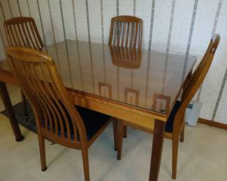 Mcm dinning table with 6 chairs and 2 leaves that pull out.