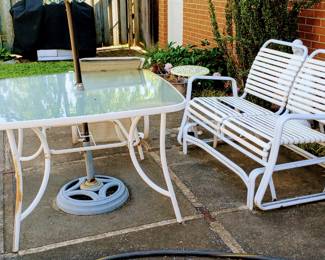 This set has 4 chairs with cushions and an umbrella. 