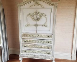 Fairytale princess bedroom suite: 4-drawer armoire