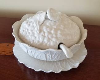 Soup tureen