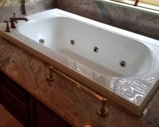Spa tub