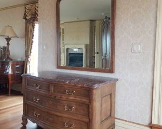 Elegant 4-drawer dresser with matching mirror
