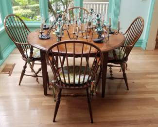 Country chic round table seats 4