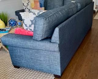 Queen sleeper sofa and sectional mfg. by Huntington House March 2023! NOTE: couch is navy