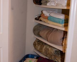 Assortment of linens 