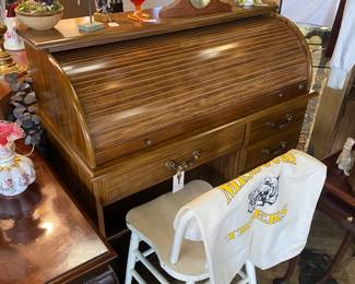 Small Oak Rolltop Desk with Inside Storage Compartments 