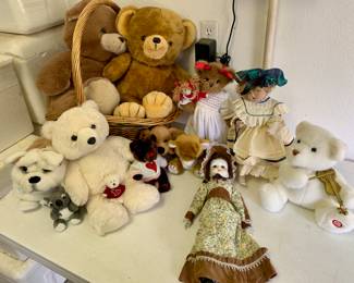 Various stuffed and antique dolls 