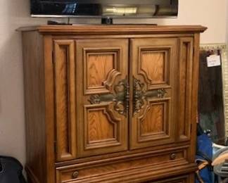 Chest and Samsung 40" TV