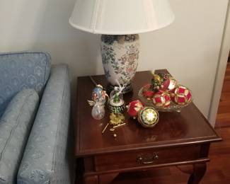 Traditional cherry Queen Ann single drawer end table. 